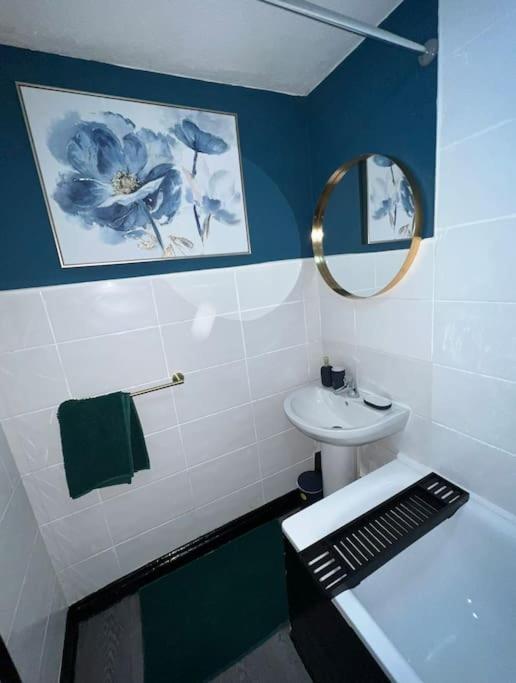 Villa Beautiful House Off-Road Free Parking Farnworth Esterno foto