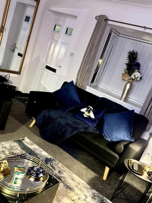 Villa Beautiful House Off-Road Free Parking Farnworth Esterno foto